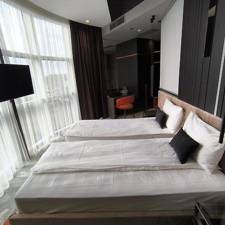 Hotel Zeneva Lux Κραγκούγιεβατς Εξωτερικό φωτογραφία