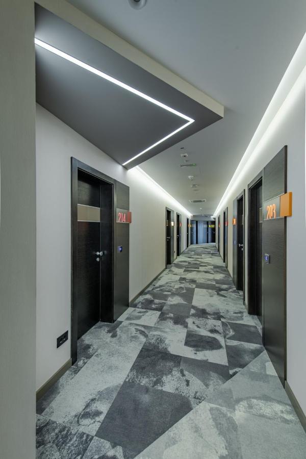 Hotel Zeneva Lux Κραγκούγιεβατς Εξωτερικό φωτογραφία
