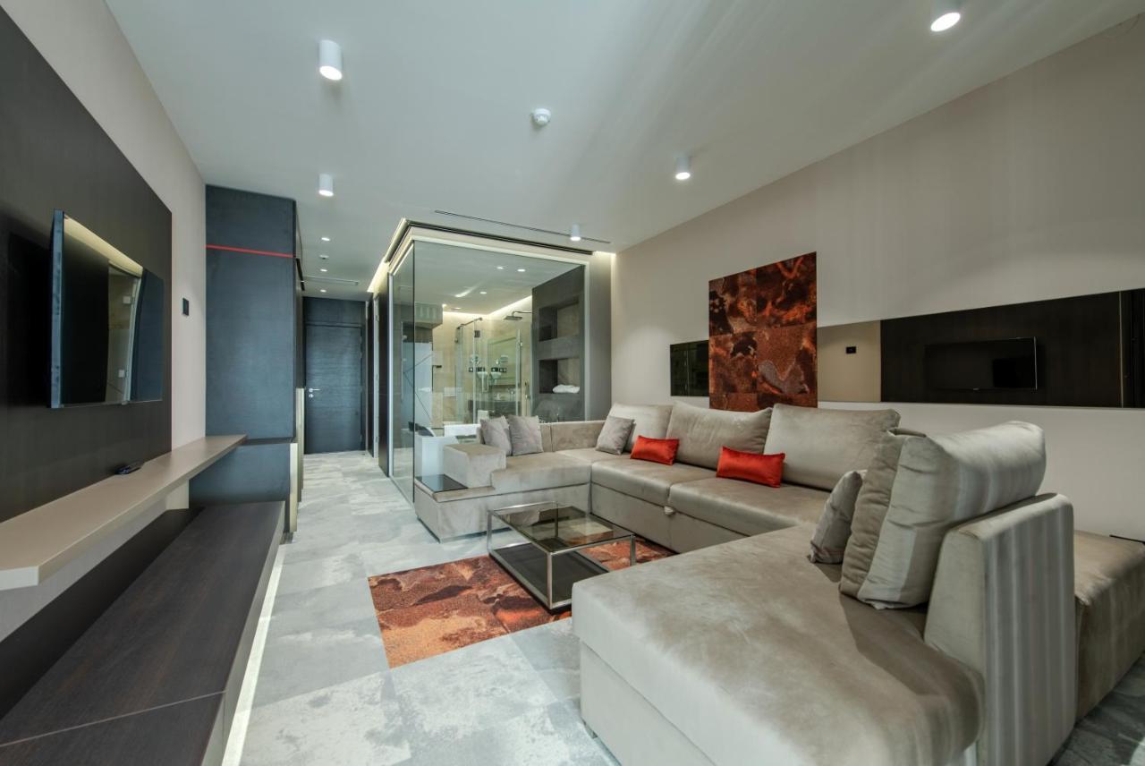 Hotel Zeneva Lux Κραγκούγιεβατς Εξωτερικό φωτογραφία