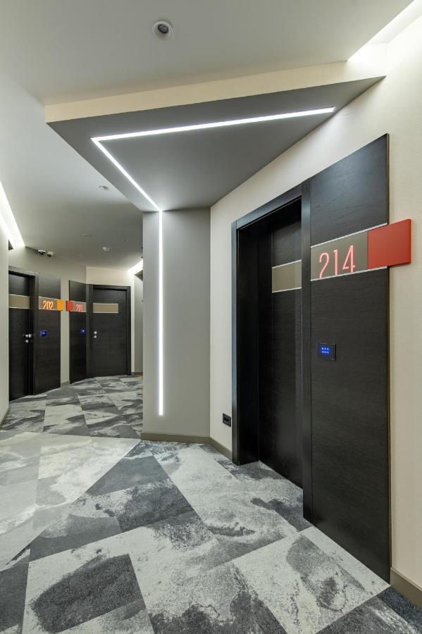 Hotel Zeneva Lux Κραγκούγιεβατς Εξωτερικό φωτογραφία