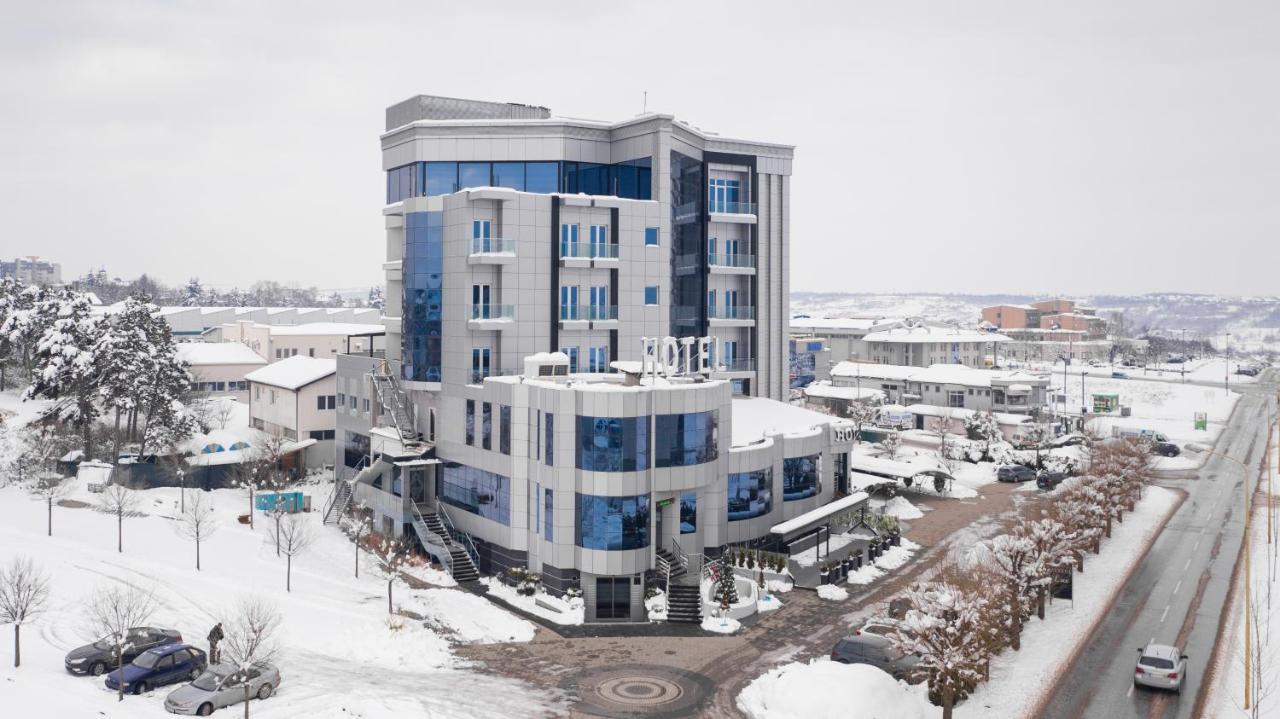 Hotel Zeneva Lux Κραγκούγιεβατς Εξωτερικό φωτογραφία