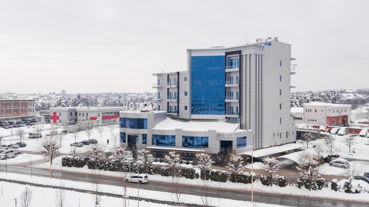 Hotel Zeneva Lux Κραγκούγιεβατς Εξωτερικό φωτογραφία