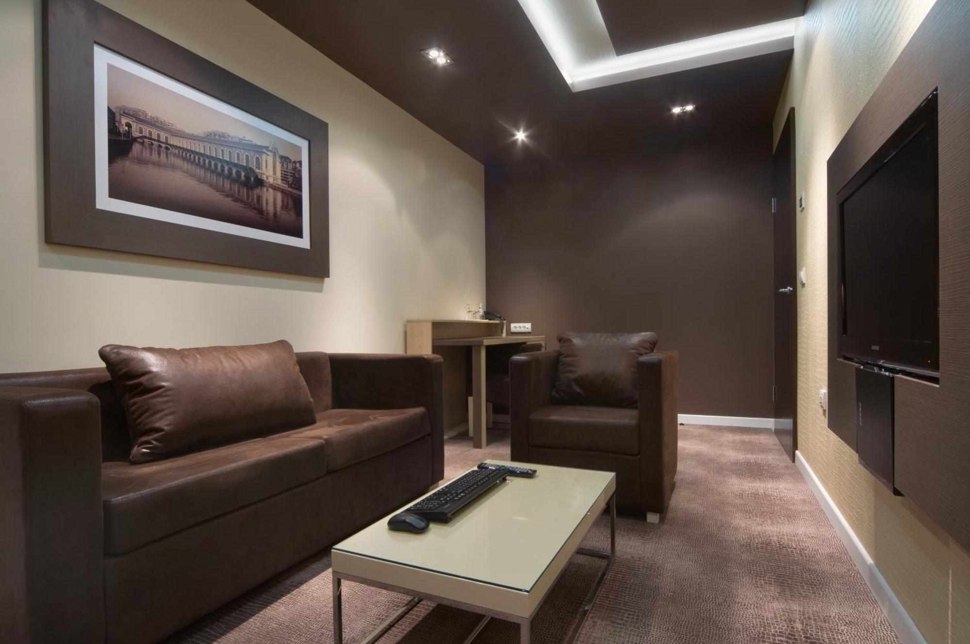 Hotel Zeneva Lux Κραγκούγιεβατς Εξωτερικό φωτογραφία