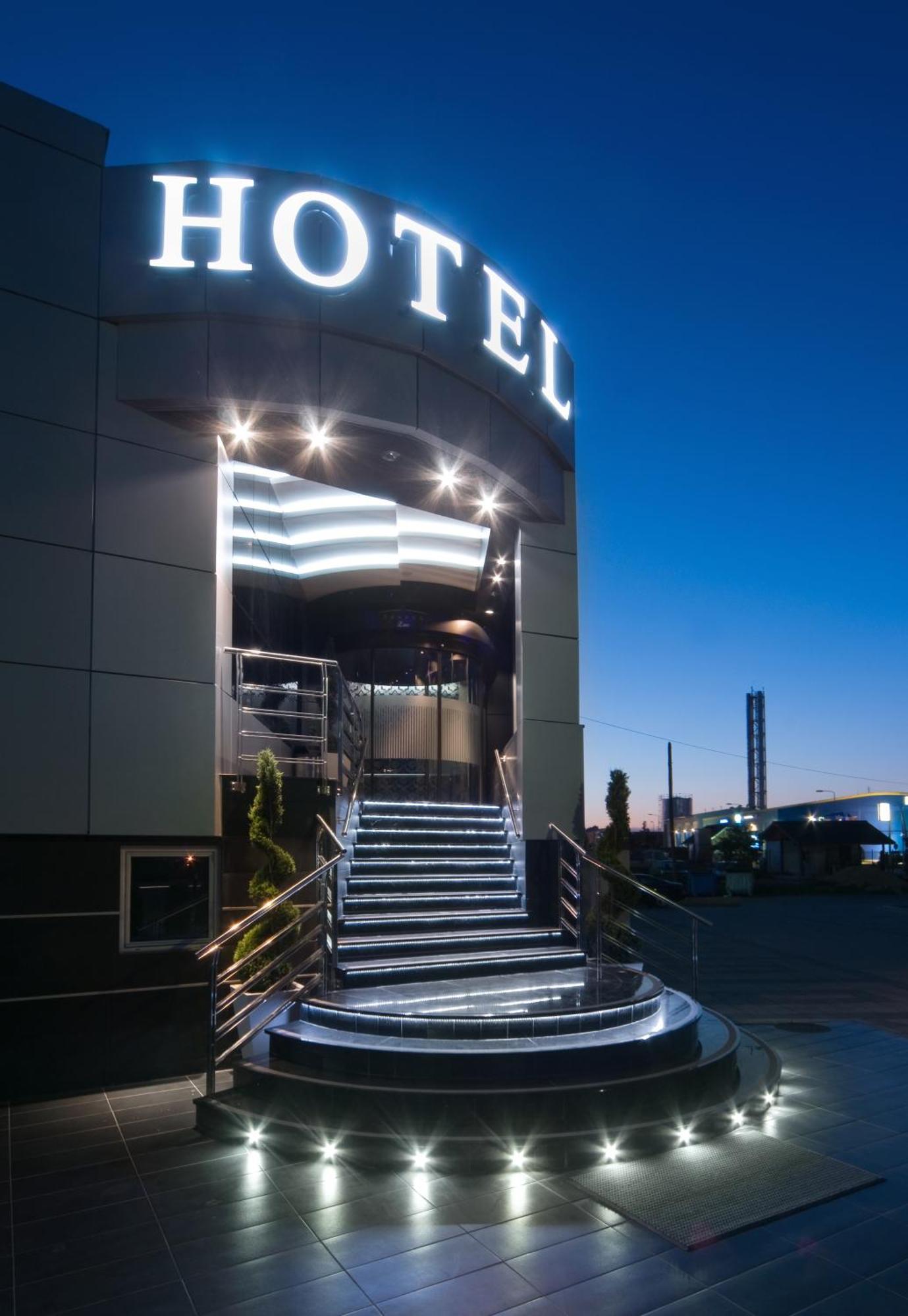 Hotel Zeneva Lux Κραγκούγιεβατς Εξωτερικό φωτογραφία