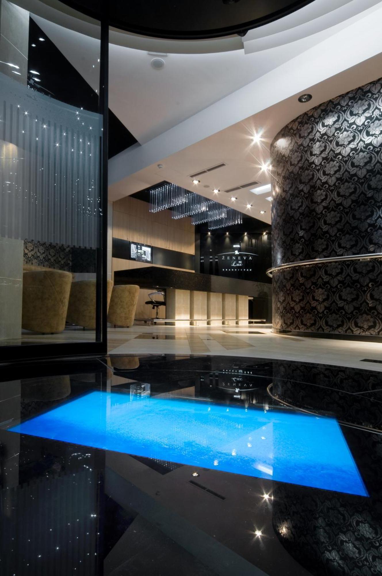 Hotel Zeneva Lux Κραγκούγιεβατς Εξωτερικό φωτογραφία