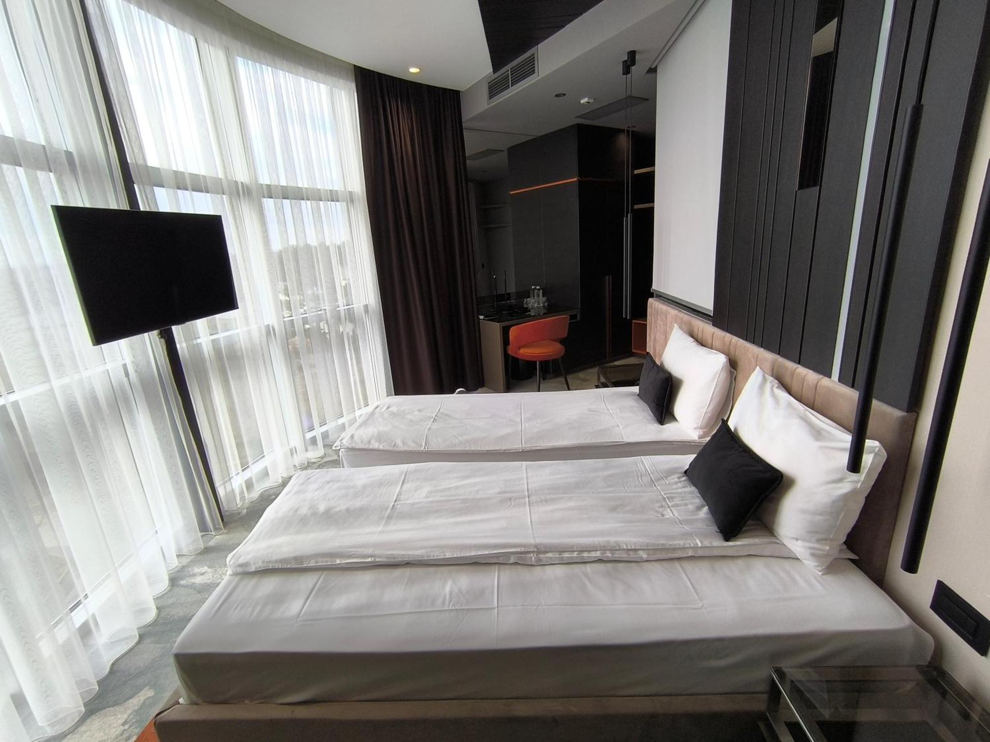 Hotel Zeneva Lux Κραγκούγιεβατς Εξωτερικό φωτογραφία
