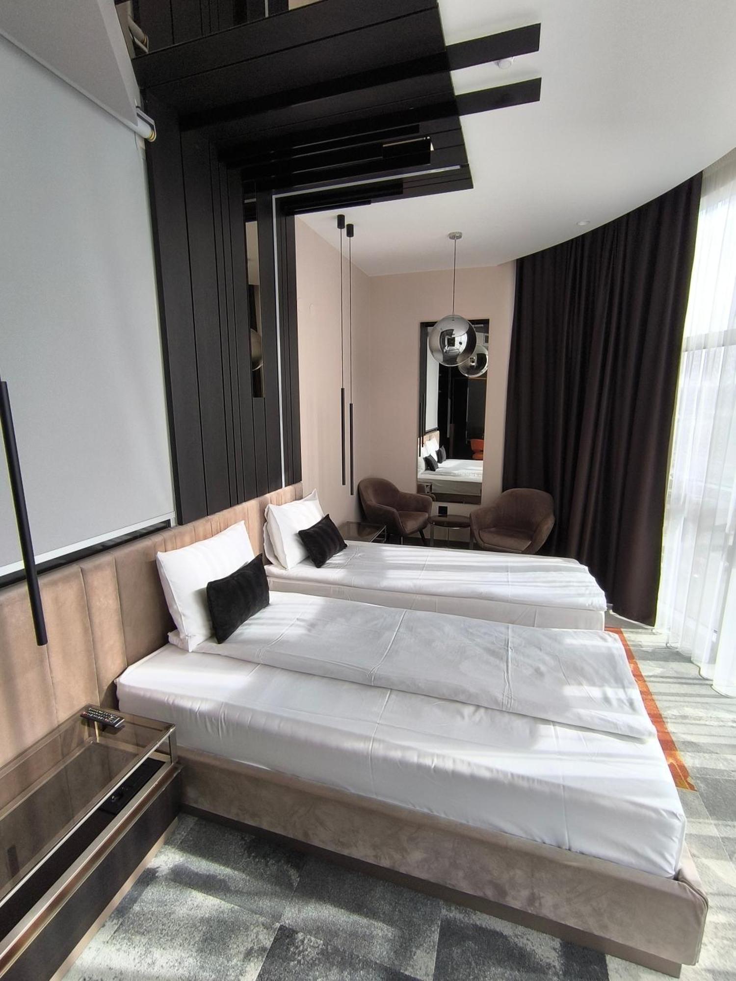 Hotel Zeneva Lux Κραγκούγιεβατς Εξωτερικό φωτογραφία