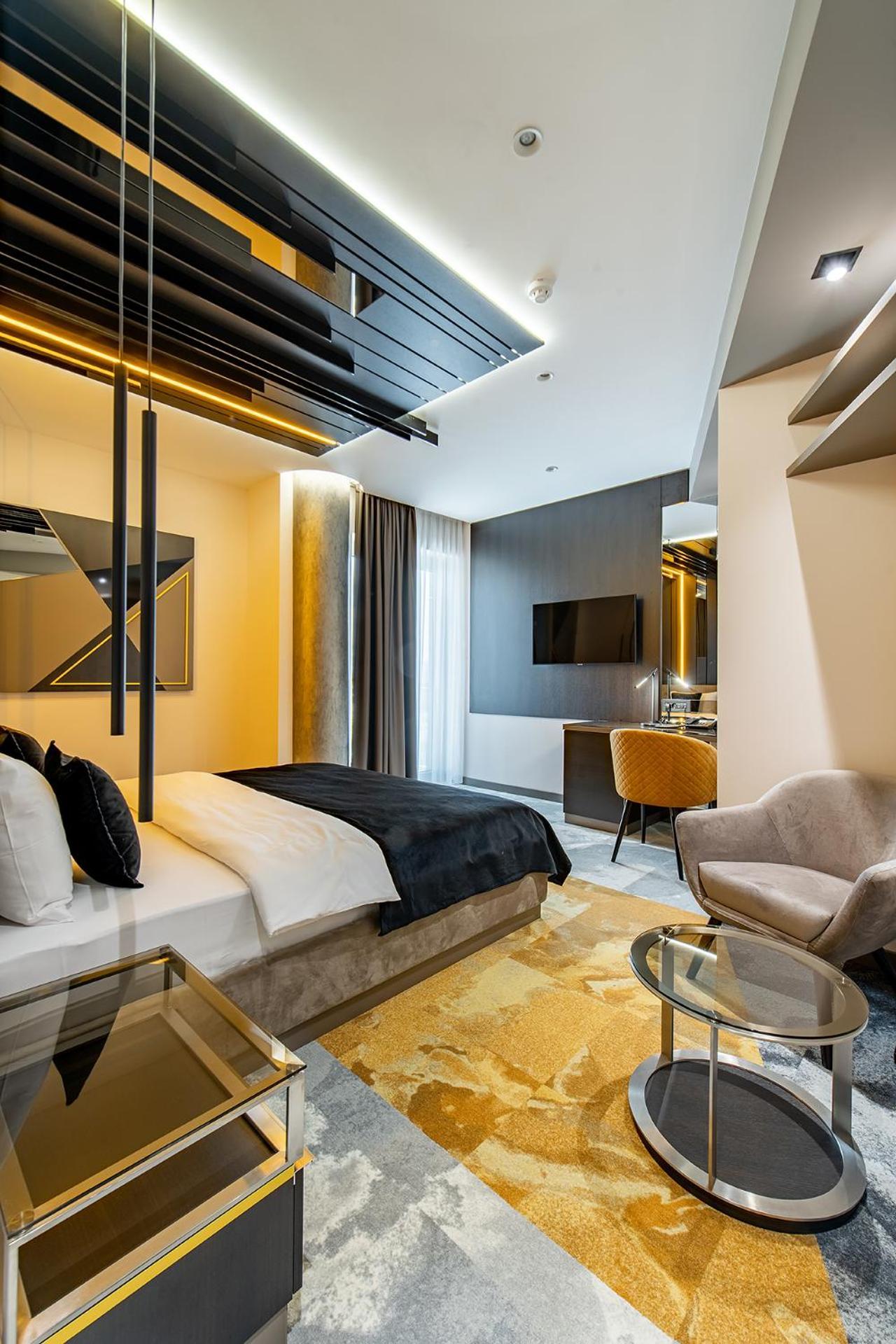 Hotel Zeneva Lux Κραγκούγιεβατς Εξωτερικό φωτογραφία